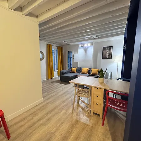 Flat In The Center Of Apartment