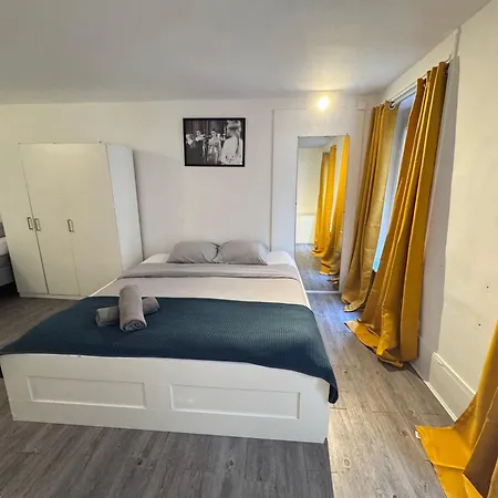 Flat In The Center Of Apartment *
