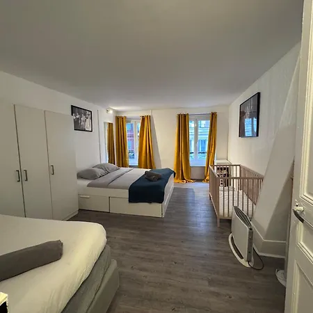 Flat In The Center Of Appartamento