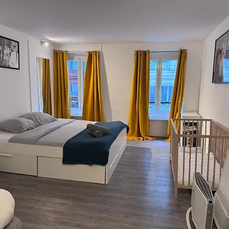 Flat In The Center Of Appartamento