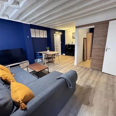 Flat In The Center Of * Parigi